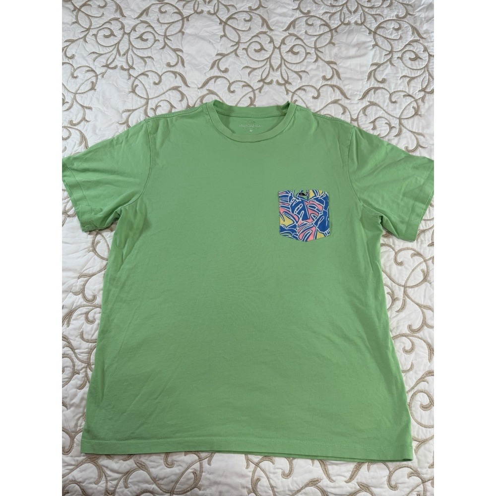 Vineyard Vines Mens M Green Pocket T Shirt Whale Tropical Print 100% Cotton